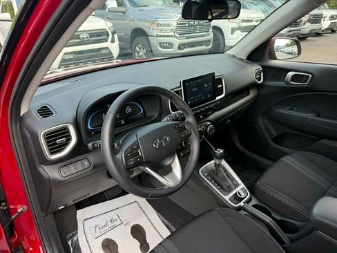 Used 2025 Hyundai Venue SEL FWD image 3