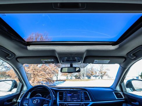 Used 2016 Toyota Highlander Limited image 6