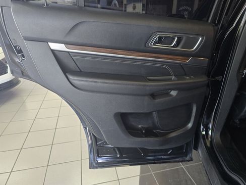Used 2018 Ford Explorer Limited AWD/4WD image 10