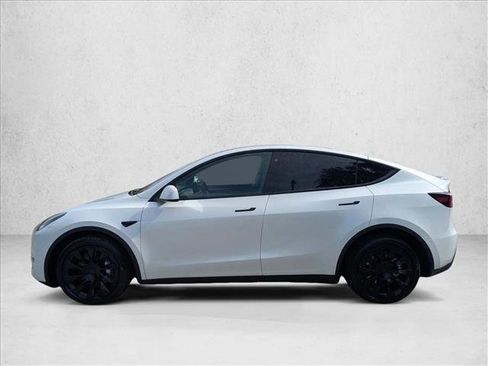 Used 2023 Tesla Model Y Long Range image 9