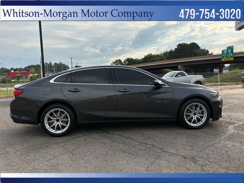 Used 2017 Chevrolet Malibu LT FWD image 4