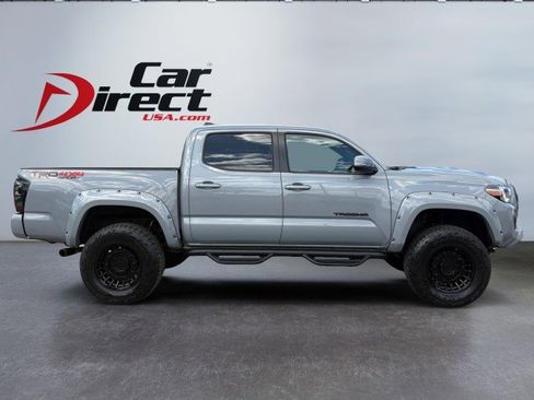 Used 2020 Toyota Tacoma TRD Sport w/ Blackout Package AWD/4WD image 9