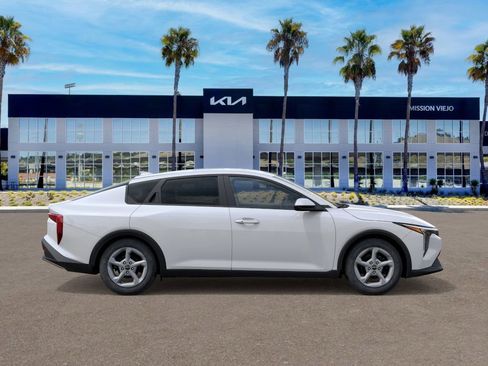 New 2025 Kia K4 LXS image 7