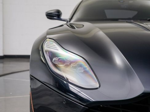Used 2017 Aston Martin DB11 V12 RWD image 14