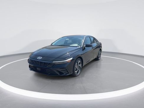 New 2026 Hyundai Elantra Limited FWD image 3