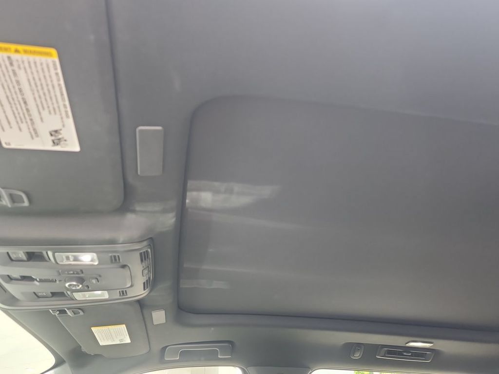 Certified 2025 GMC Yukon XL AT4 Ultimate AWD/4WD image 19