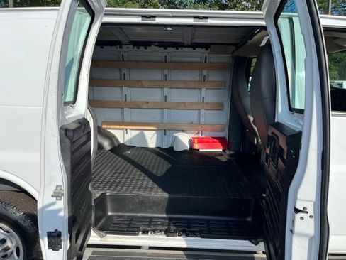 Used 2022 Chevrolet Express 2500 w/ Driver Convenience Package image 18