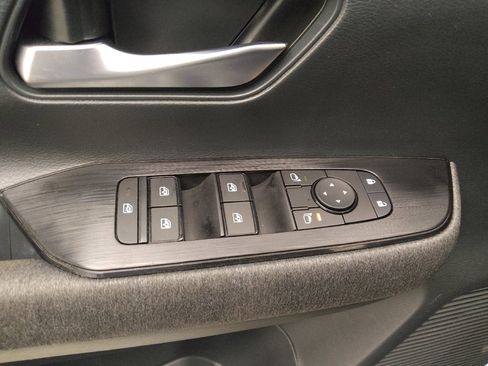 Used 2025 Nissan Kicks SV FWD image 27