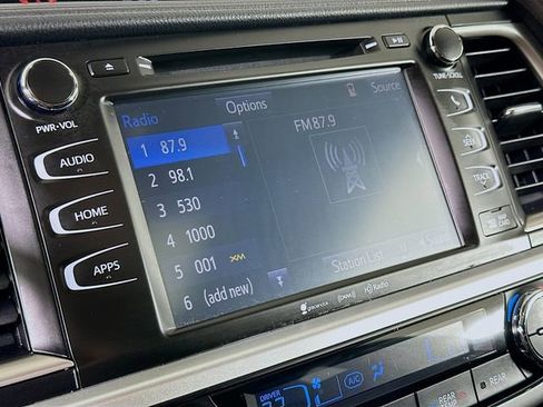 Used 2019 Toyota Highlander XLE image 14