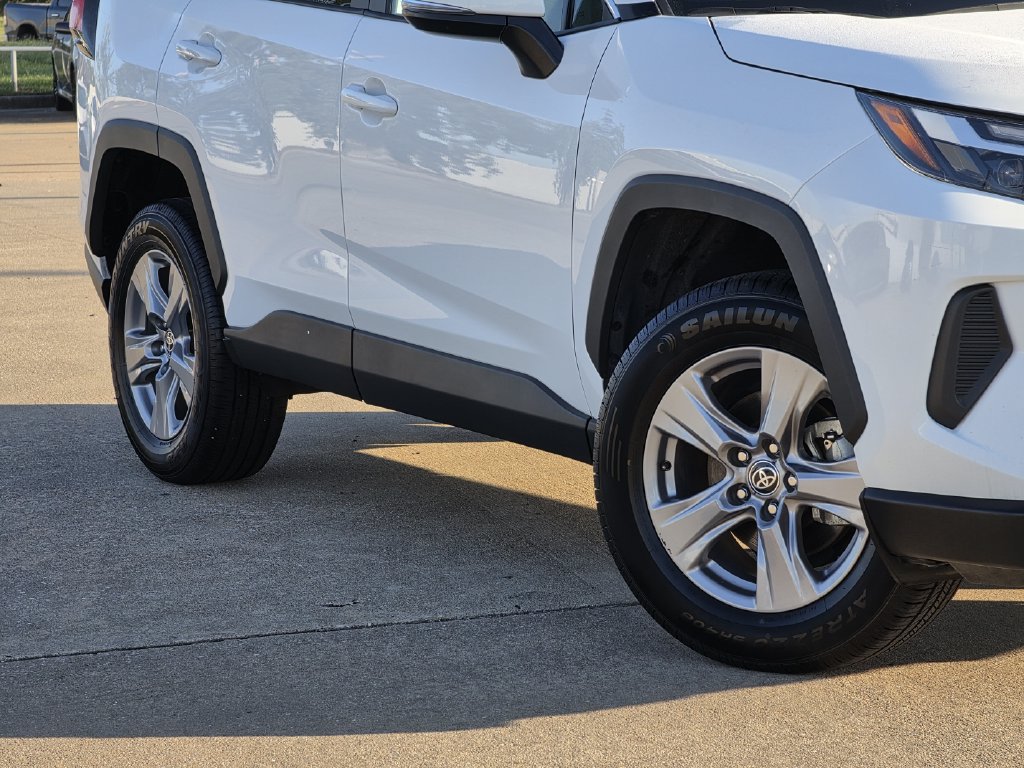Used 2025 Toyota RAV4 XLE FWD image 12