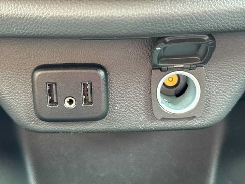 Used 2023 Chevrolet Traverse LT FWD image 32