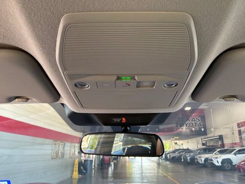 Used 2026 Nissan Kicks SR FWD image 16