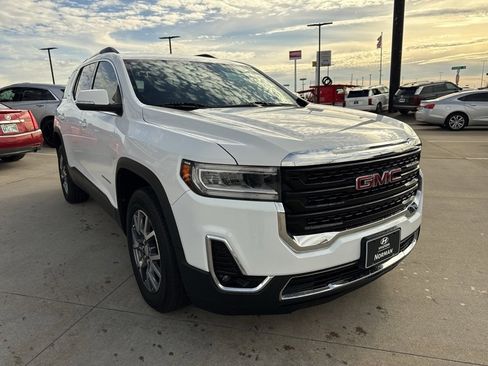 Used 2023 GMC Acadia SLT image 3