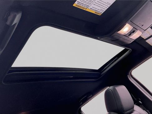 Used 2022 Nissan Frontier PRO-4X w/ Pro-4X Premium Package image 17