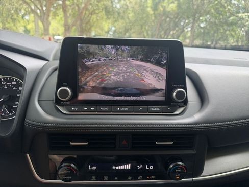Used 2025 Nissan Rogue SV FWD image 17