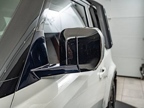 Used 2023 Land Rover Defender 90 X-Dynamic SE AWD/4WD image 9