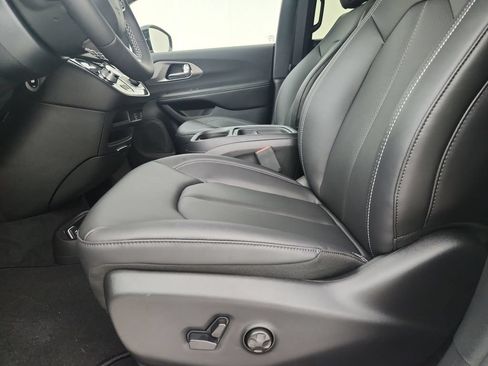 New 2027 Chrysler Pacifica LX FWD image 19