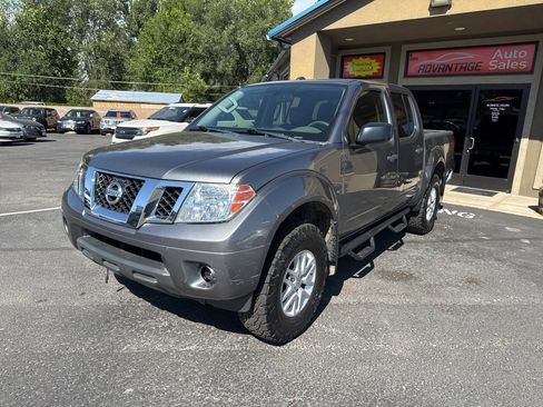 Used 2018 Nissan Frontier SV image 3