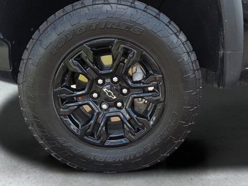 Used 2023 Chevrolet Silverado 1500 ZR2 w/ Technology Package AWD/4WD image 40