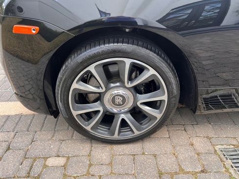 Used 2019 Rolls-Royce Wraith image 29
