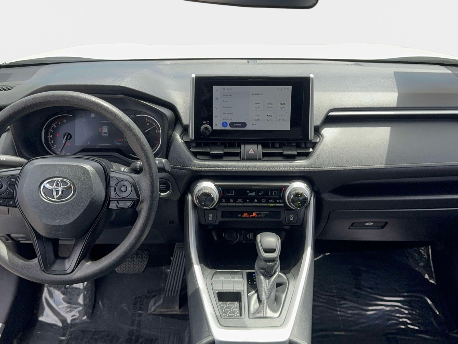 Used 2025 Toyota RAV4 XLE FWD image 11