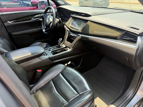 Used 2020 Cadillac XT6 Premium Luxury FWD image 3
