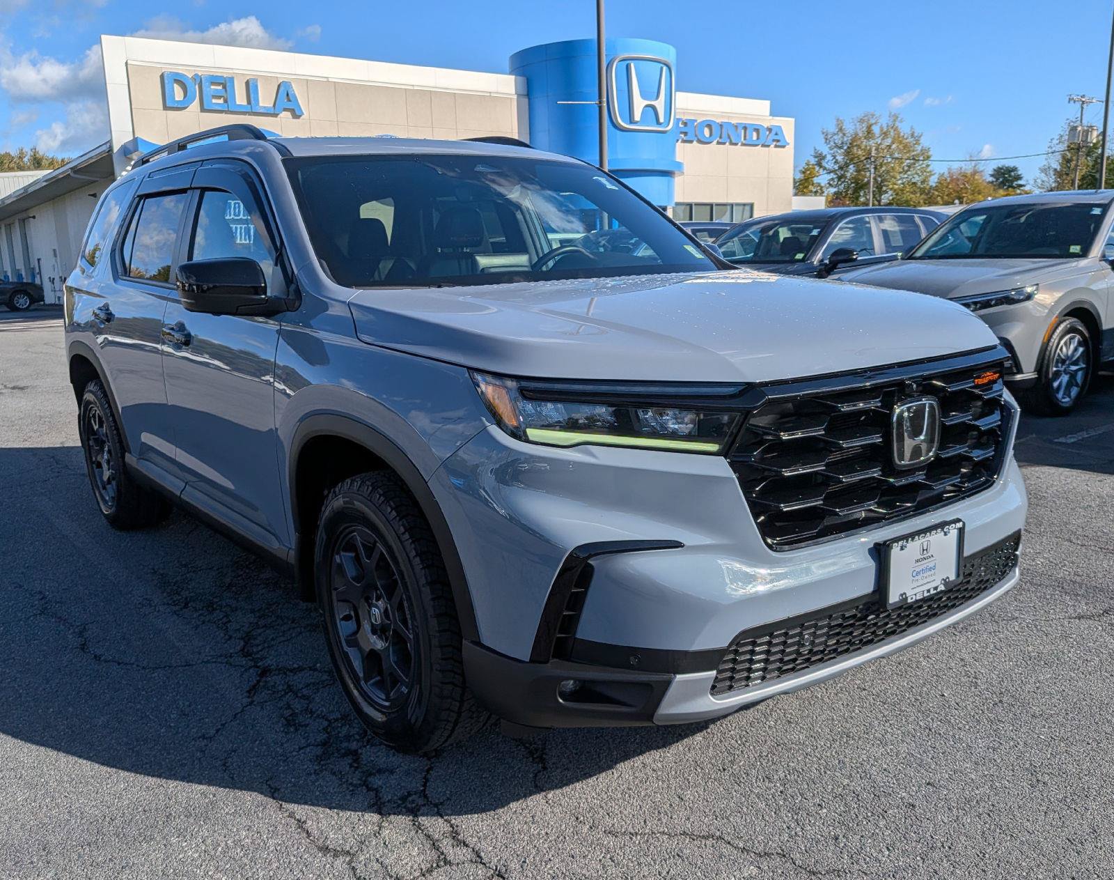 Certified 2025 Honda Pilot TrailSport image 4