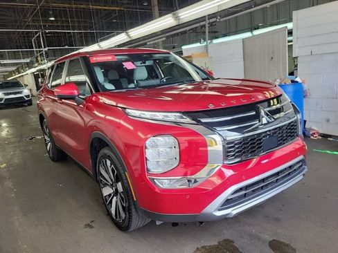 Used 2025 Mitsubishi Outlander SE FWD image 1
