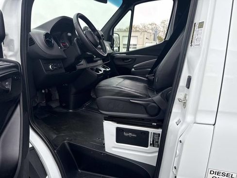 Used 2025 Mercedes-Benz Sprinter 2500 image 17