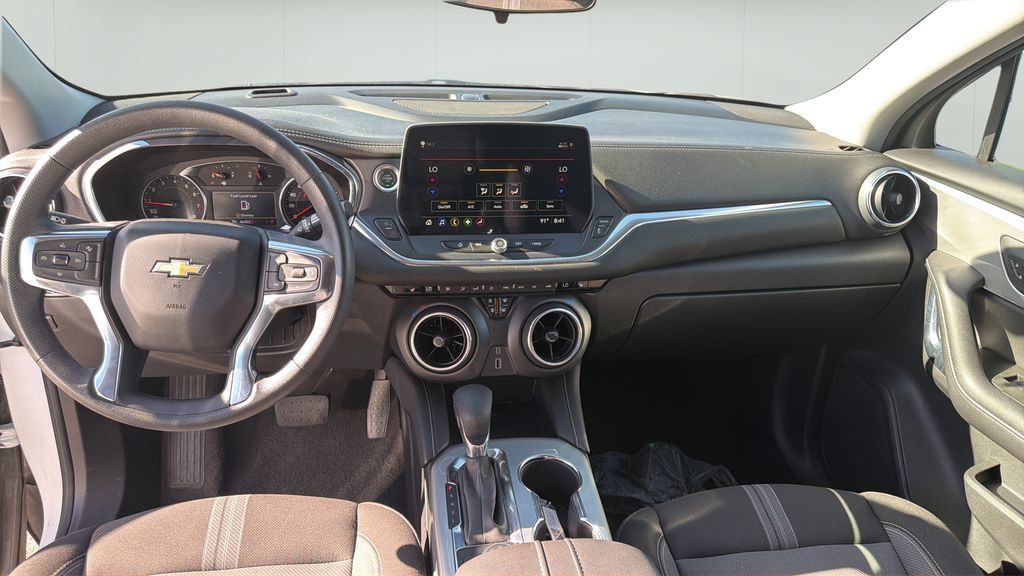 Used 2025 Chevrolet Blazer LT FWD image 13