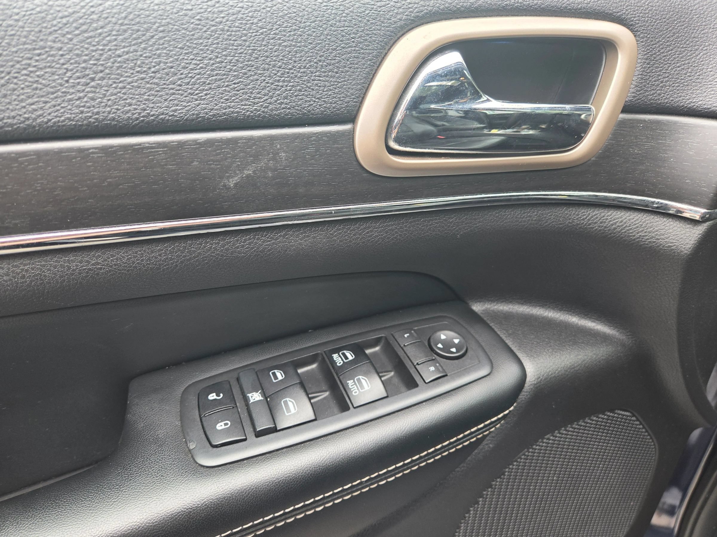 Used 2017 Jeep Grand Cherokee Limited w/ Luxury Group II RWD image 16