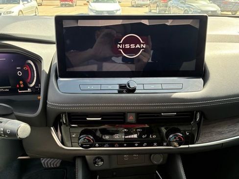 Certified 2025 Nissan Rogue SL w/ Tech Package image 15