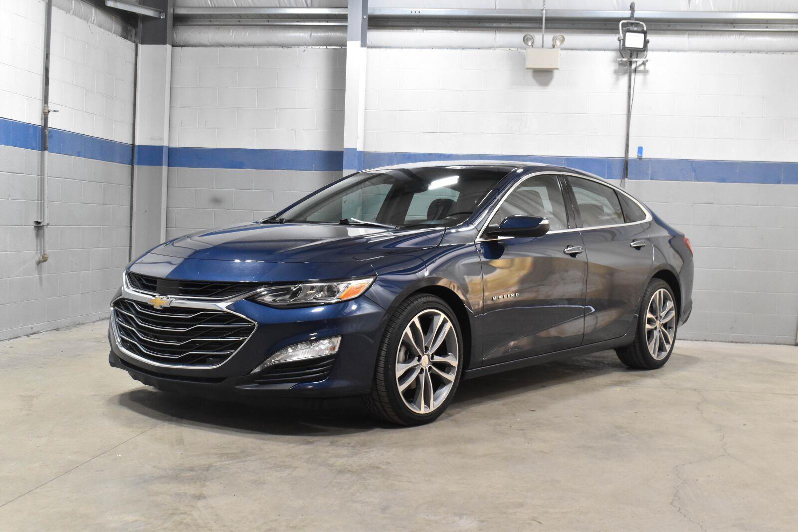 Used 2022 Chevrolet Malibu Premier FWD image 2