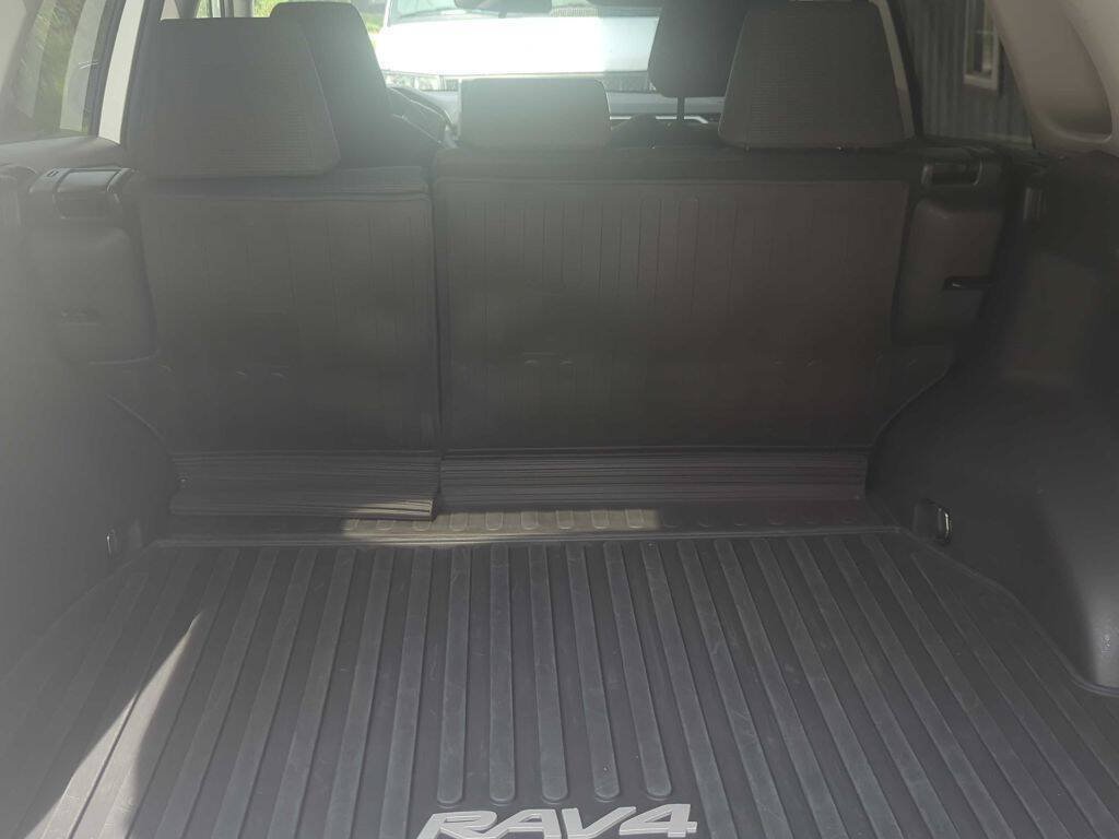 Used 2025 Toyota RAV4 LE AWD/4WD image 8