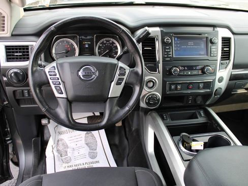 Used 2018 Nissan Titan SV w/ SV Convenience Package AWD/4WD image 21