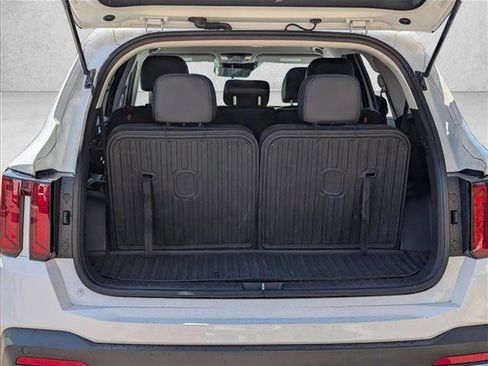 Used 2025 Kia Sorento S FWD image 6