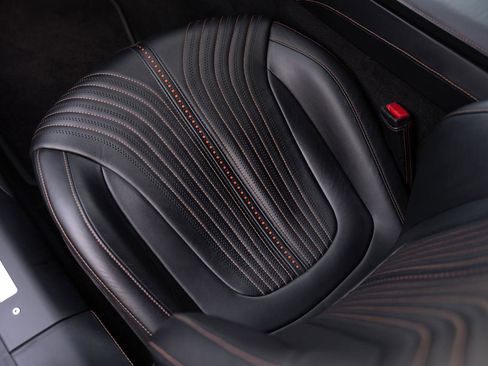 Used 2018 Aston Martin DB11 Coupe image 46