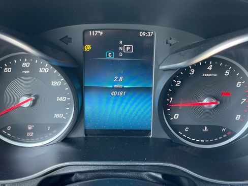 Used 2022 Mercedes-Benz GLC 300 w/ Premium Package Lite image 11
