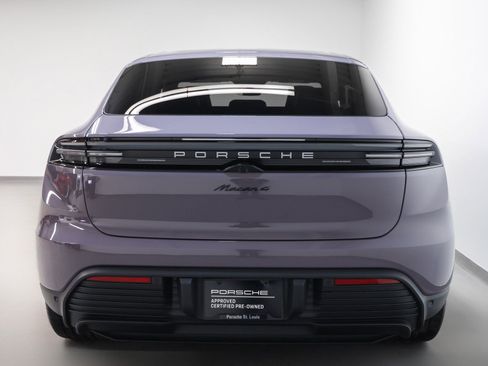 Certified 2025 Porsche Macan 4 Electric image 11