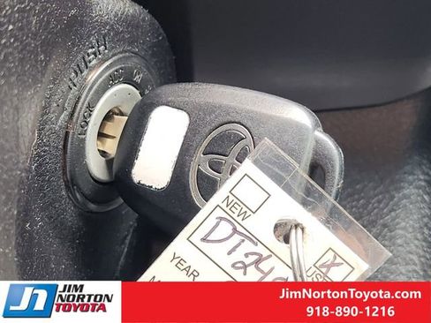 Used 2016 Toyota Camry SE FWD image 23