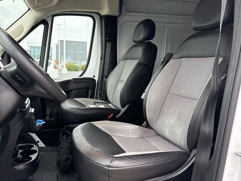 Used 2025 RAM ProMaster 2500 w/ Convenience Group image 9