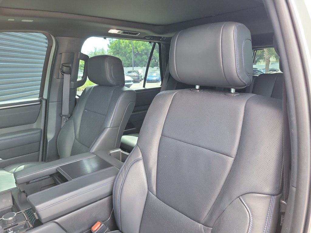 Used 2024 Toyota Sequoia Platinum AWD/4WD image 5