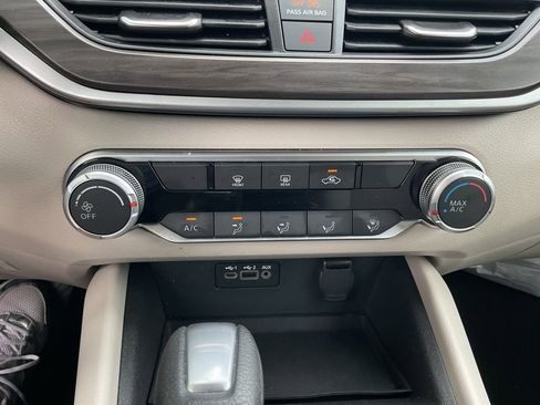 Used 2025 Nissan Altima 2.5 SV FWD image 24