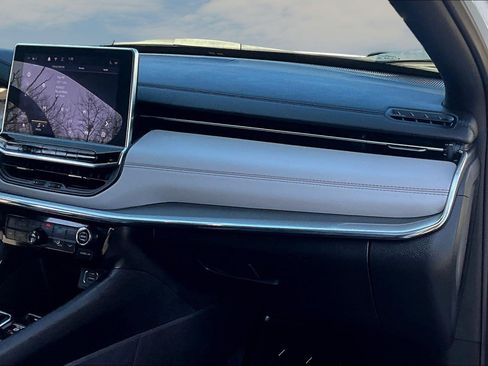 Used 2024 Jeep Compass Limited image 18