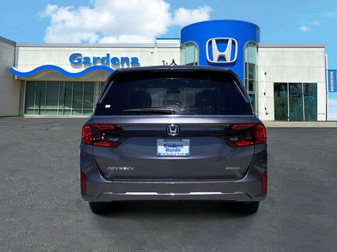 New 2026 Honda Odyssey Touring image 5
