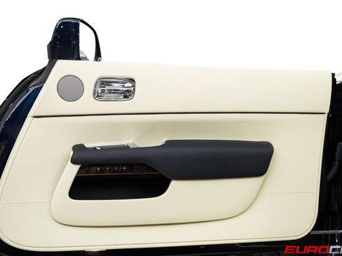 Used 2017 Rolls-Royce Dawn RWD image 25