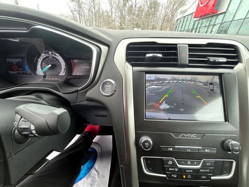 Used 2020 Ford Fusion SE image 22