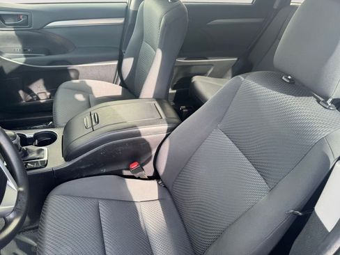 Certified 2019 Toyota Highlander LE AWD/4WD image 6