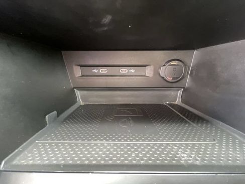 Used 2022 Volkswagen Taos SE FWD image 22