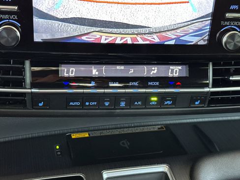 Used 2024 Toyota Sienna XLE Woodland Edition AWD/4WD image 29